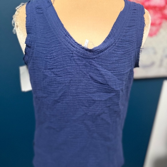 Three Dots Raw Hem Gauze Blue Sleeveless Top XS. 2 for 20 - Picture 2 of 5